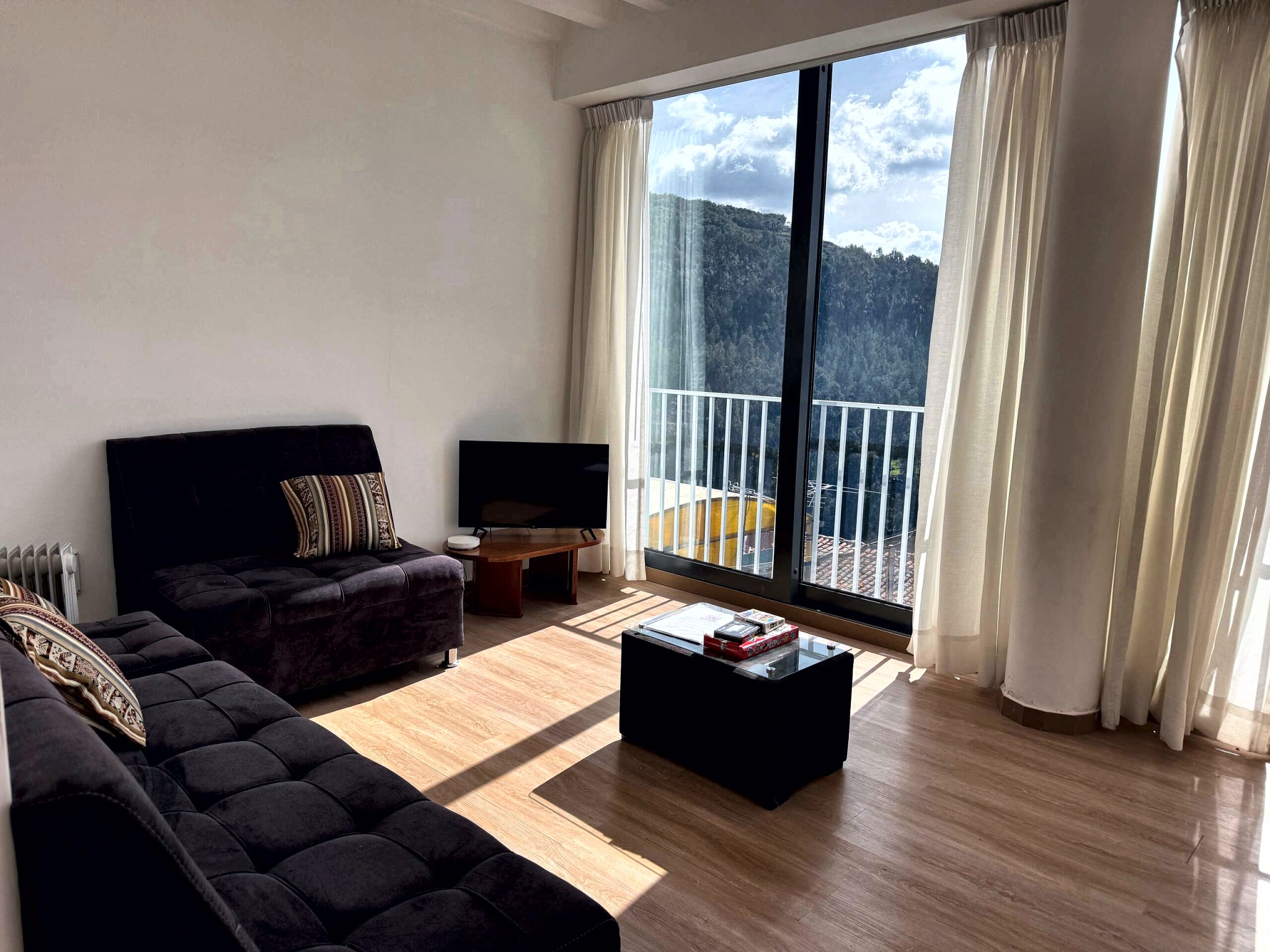 Lounge with balcony and the valley view