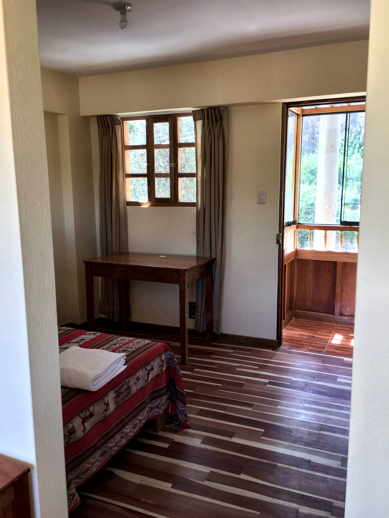 Bright room with double windows